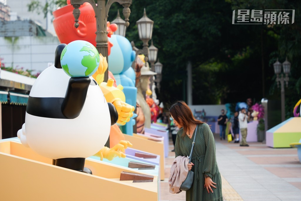 尖沙咀九龍公園的「香港漫畫星光大道」，是世界上首條以漫畫為主題的步道。