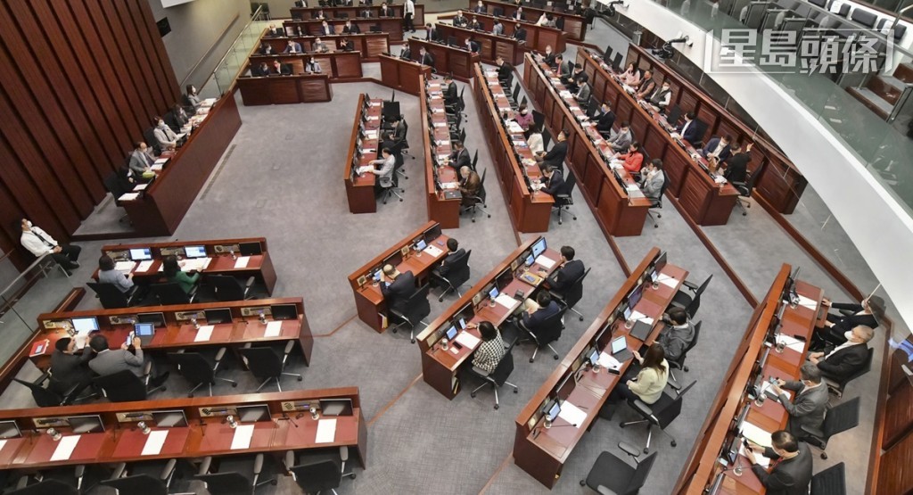 當局提交草案,擴大財政處分適用範圍,涵蓋議員因其他違反守則行為而被暫停職務的情況。資料圖片 當局提交草案,擴大財政處分適用範圍,涵蓋議員因其他違反守則行為而被暫停職務的情況。資料圖片