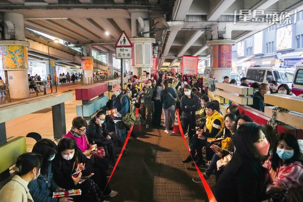 鵝頸橋橋底人頭攢動。吳艷玲攝