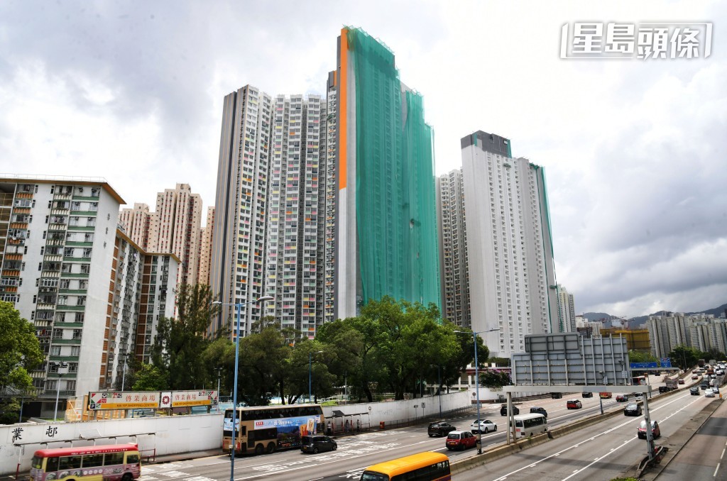 項目有超過25%為大單位，實用面積約41.8平方米至約43.3平方米。