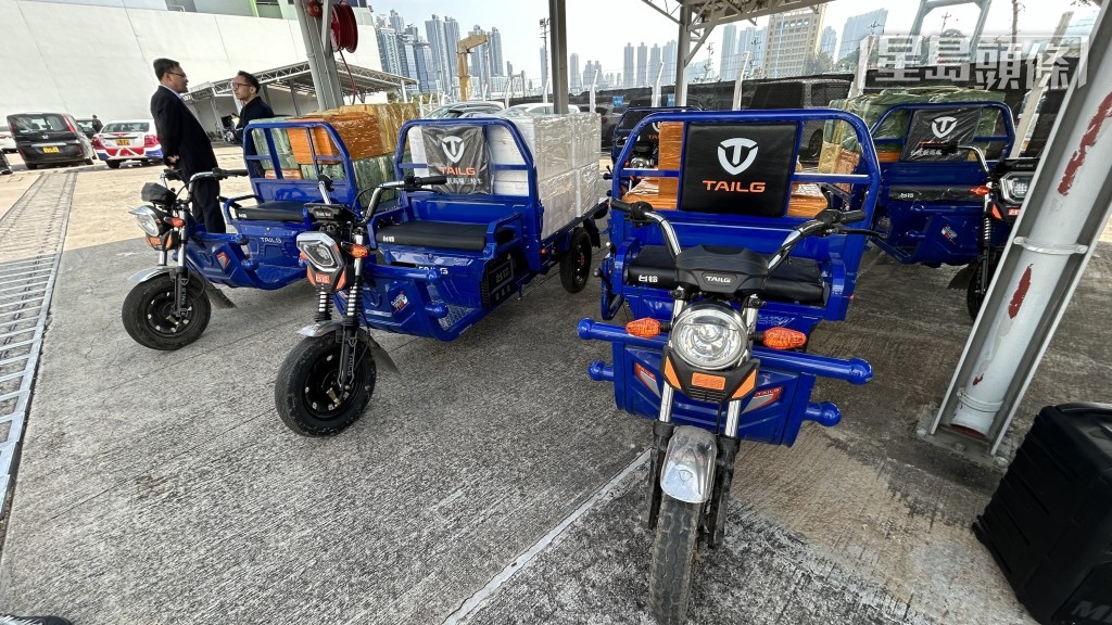 海關扣查涉案5輛電動三輪車。蔡楚輝攝 海關扣查涉案5輛電動三輪車。蔡楚輝攝