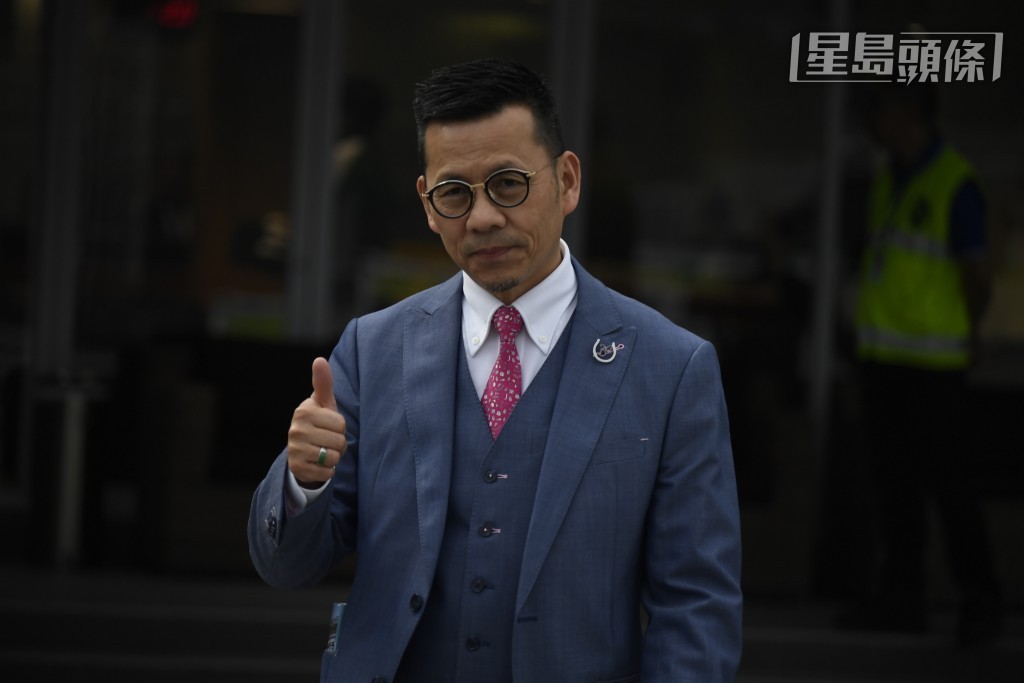 本地練馬師羅富全 (圖) 除了忙於處理廄務外，他也會抽空做義務工作，為社會出一分力，關懷社群。