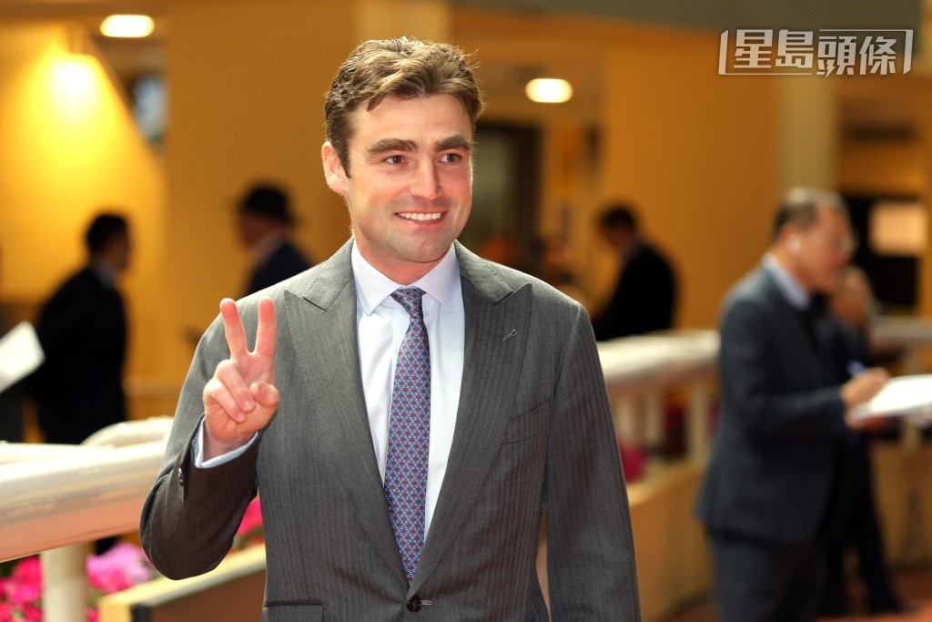 游達榮周日將派遣「光年魅力」(123磅)上陣,爭逐總獎金高達五百三十五萬港元的中銀香港「私人財富」馬會一哩錦標(1600米二級賽) 游達榮周日將派遣「光年魅力」(123磅)上陣,爭逐總獎金高達五百三十五萬港元的中銀香港「私人財富」馬會一哩錦標(1600米二級賽)