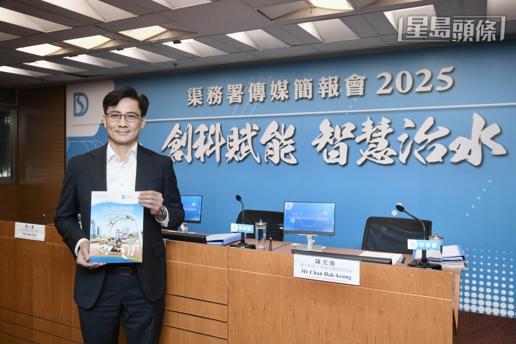 莫永昌指渠務署去年更新設計手冊，將當時世紀暴雨的每小時158毫微米降雨量納入標準。