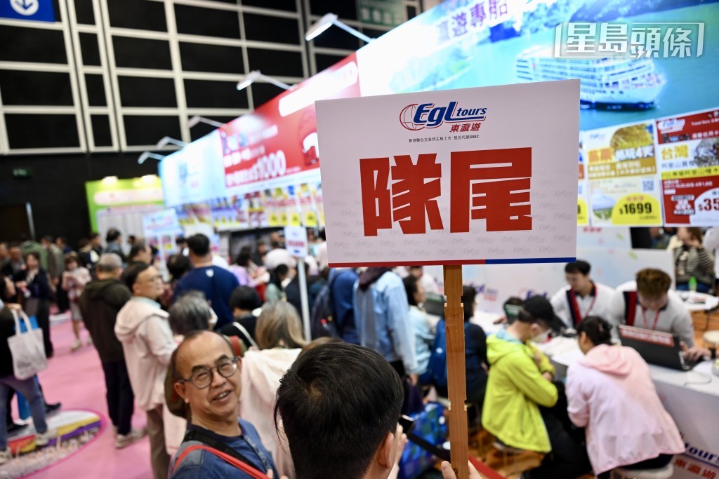 大批市民入場。