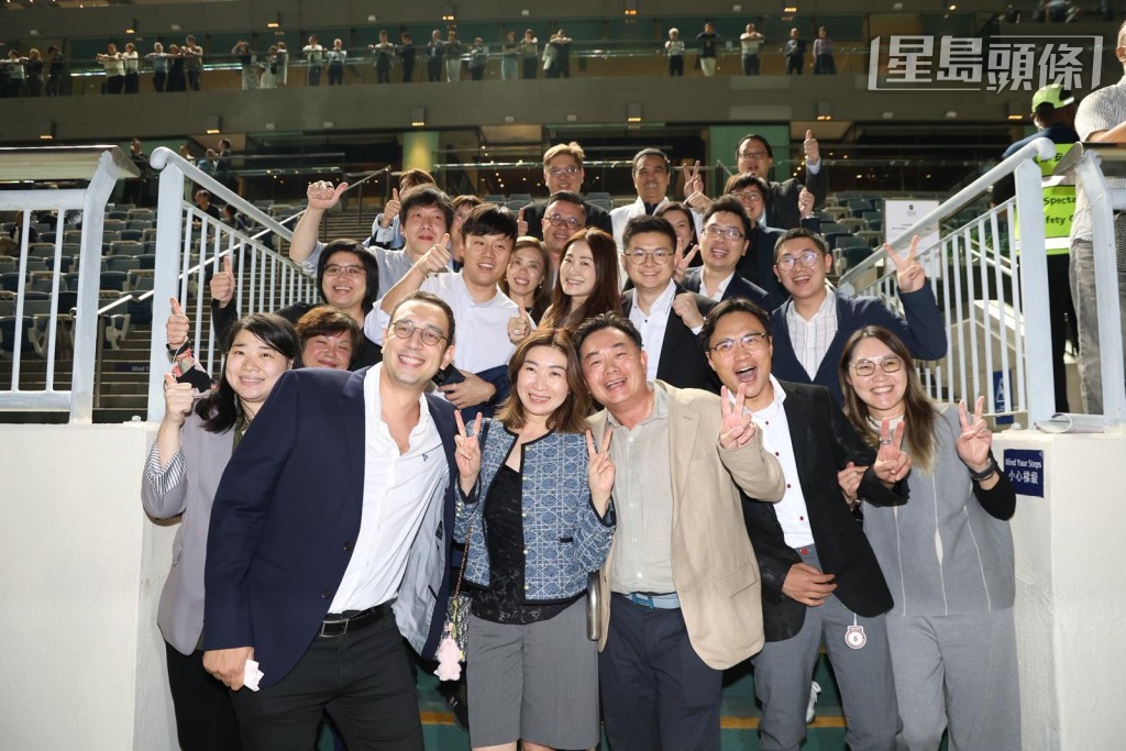 「风继续吹」马主那些年团体成员如「友莹」系马主杨毅、黄展亮、凌志昌等非常欣赏哥哥。