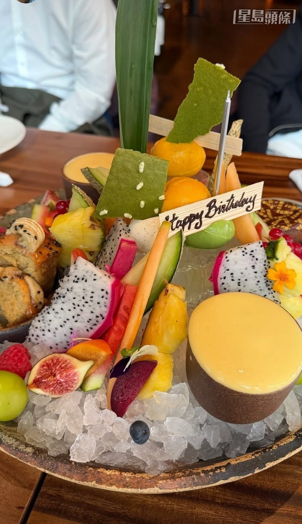 由於一眾騎師需要造磅，所以布浩榮生日以水果代替食忌廉蛋糕，以保持身形策馬上陣。相片來源：布浩榮Ig