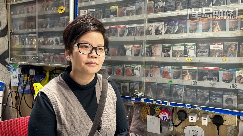 檔販石女士擔心大加煙稅，檔口生意急跌七成。劉漢權攝