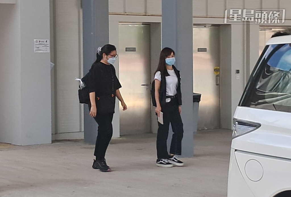死者一名女親友(圖左)到北區醫院確認死者身份。林思明攝 死者一名女親友(圖左)到北區醫院確認死者身份。林思明攝