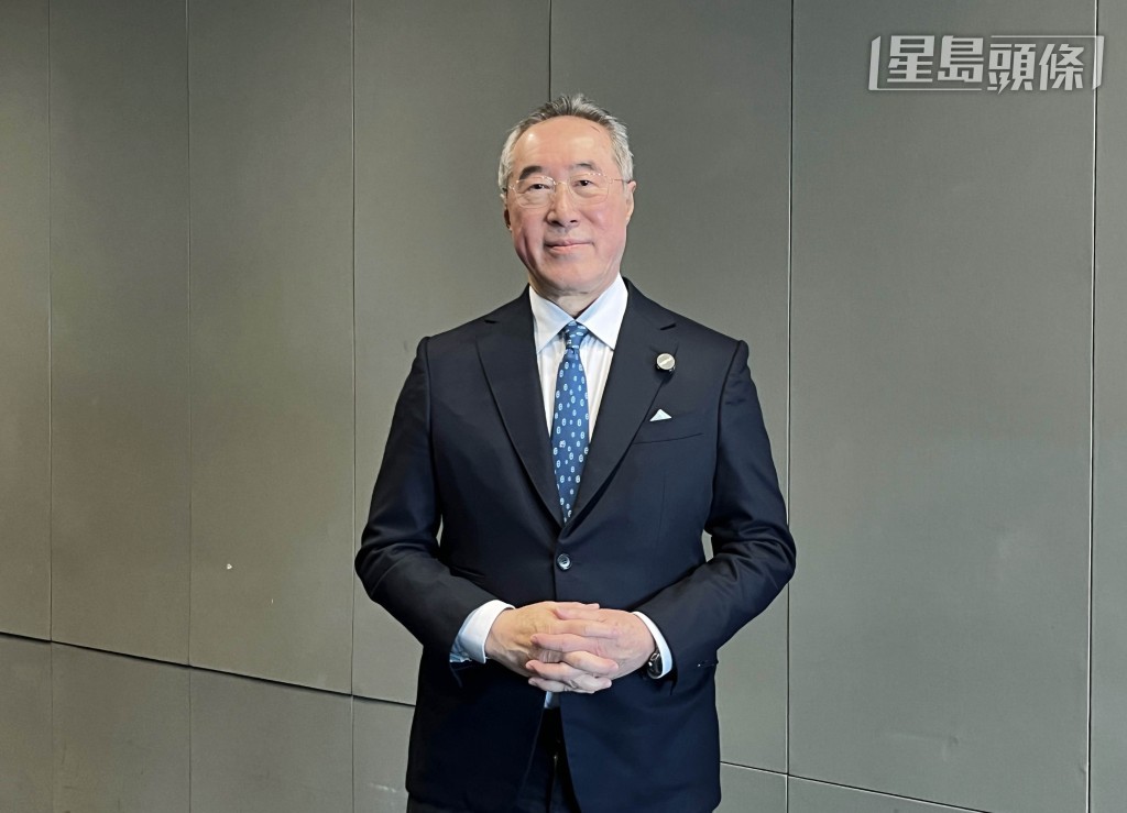 前香港政务司长唐英年和亲友一起养有的「步步高」,将在周日沙田赛事在港初次出赛,交由游达荣训练。 前香港政务司长唐英年和亲友一起养有的「步步高」,将在周日沙田赛事在港初次出赛,交由游达荣训练。