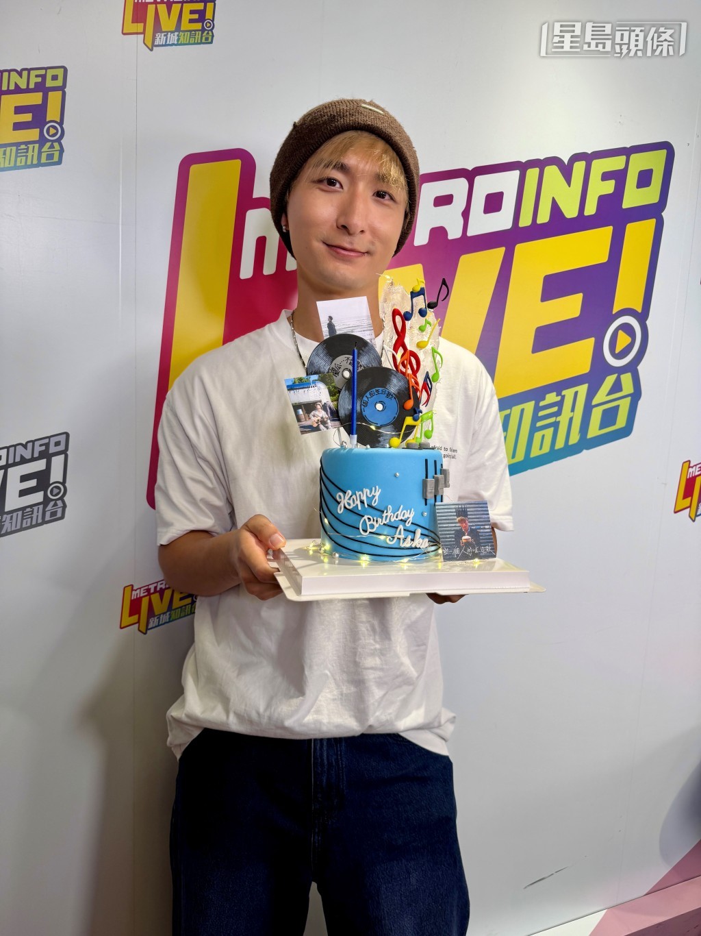 壽星仔收到潘靜文與林智樂親手製作的生日蛋糕大滿足。