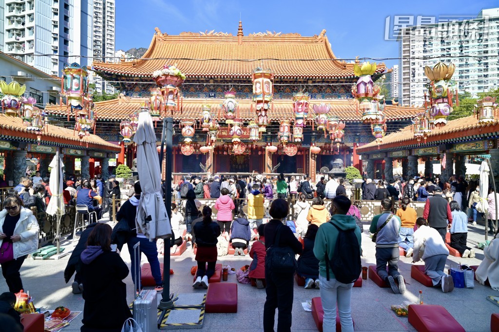 黃大仙祠新春期間人流眾多。資料圖片 黃大仙祠新春期間人流眾多。資料圖片