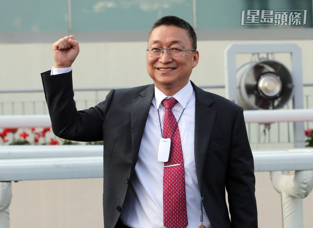 呂健威目前取得五十場頭馬，距榜首方嘉柏有八場頭馬之多，不過威哥向來擅打逆境波，之前試過在沙田煞科日從後趕上伍鵬志贏冠軍。