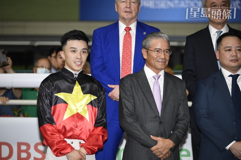 鍾易禮與告東尼合作「天寅合一」，捧走香港交易所盃。