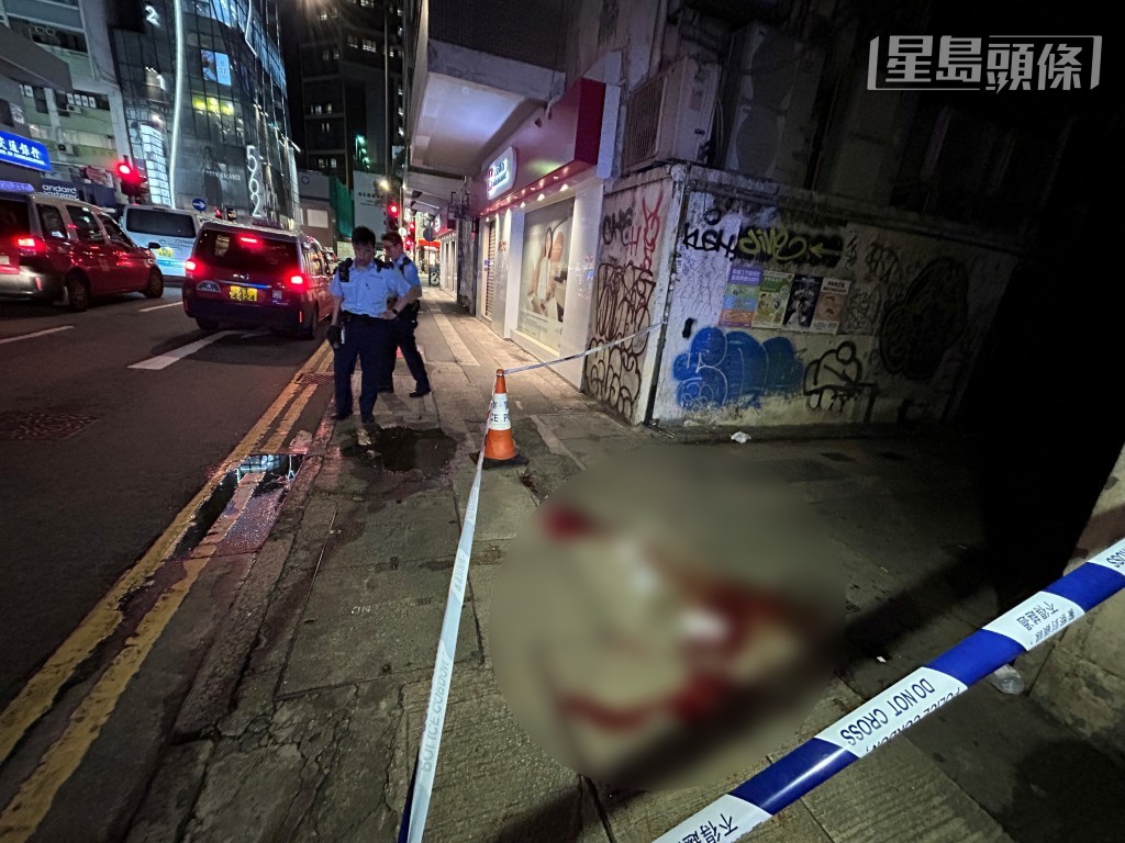現場地面事後殘留大灘鮮血。曾志恆攝
