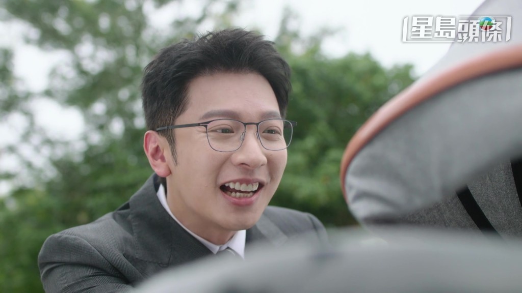 面對家妍,邵律師有種尷尷尬尬嘅火花。 面對家妍,邵律師有種尷尷尬尬嘅火花。