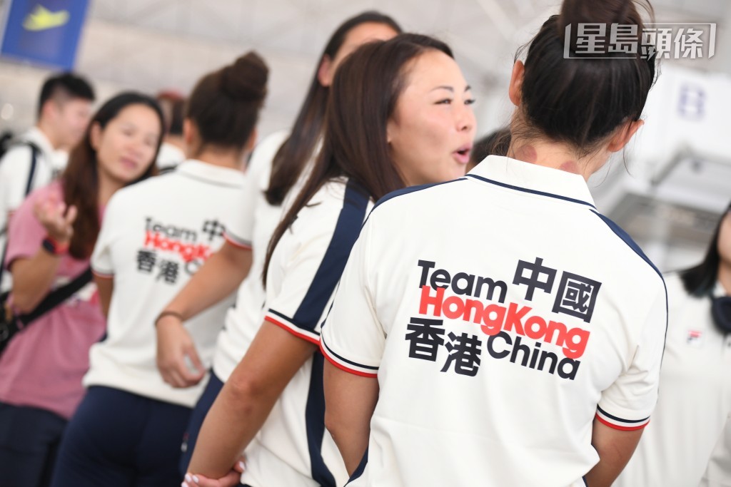 中國香港代表團出發前往杭州。（何健勇攝）