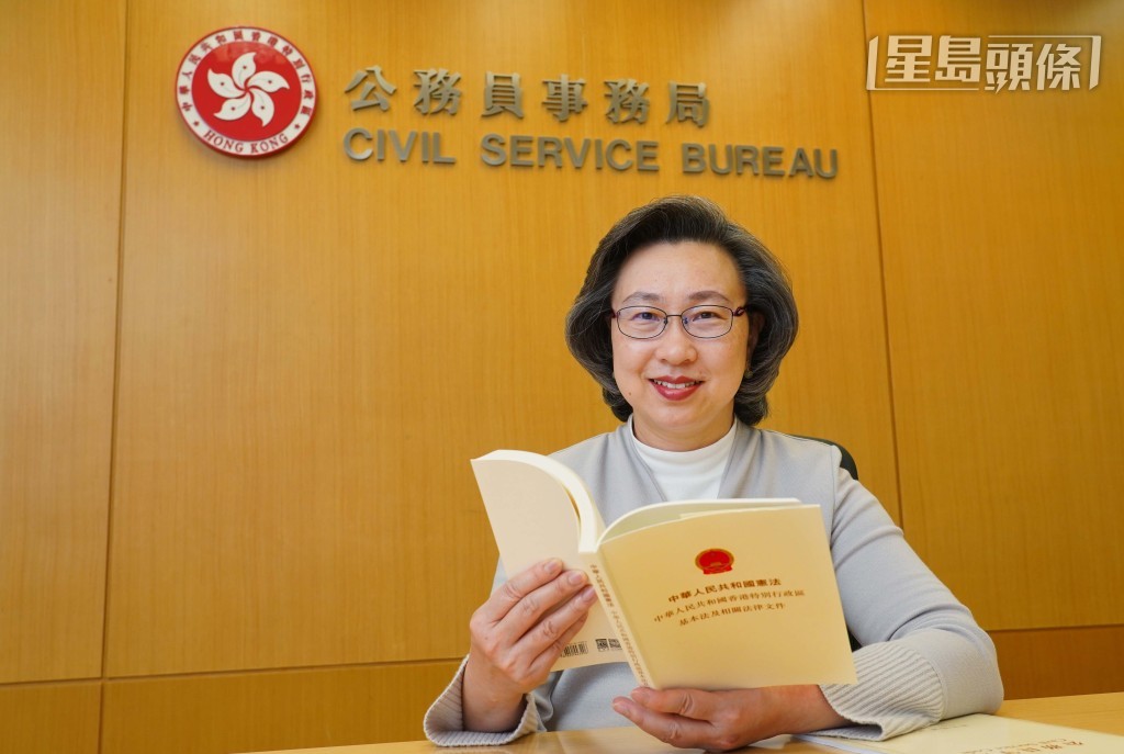 楊何蓓茵強調公務員是「局中人的局中人」，必須做好國家安全工作，否則對香港及國家影響很大。  ​