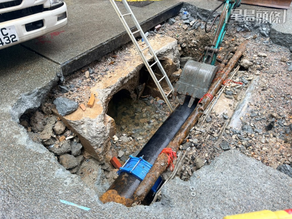 新成街水管已完成維修。梁國峰攝 新成街水管已完成維修。梁國峰攝
