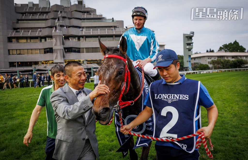   沈集成透露：「『浪漫勇士』出戰香港金盃後，下一個目標是女皇盃，接著將會出戰日本賽事。」