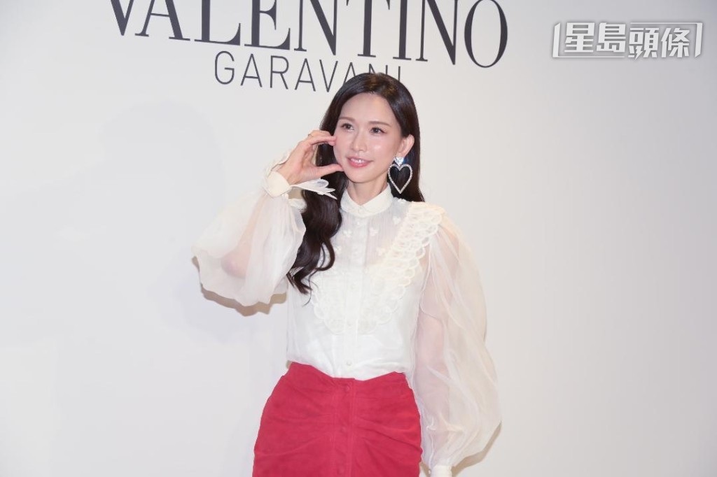 除咗身材零走樣，皮膚仲白白滑滑。