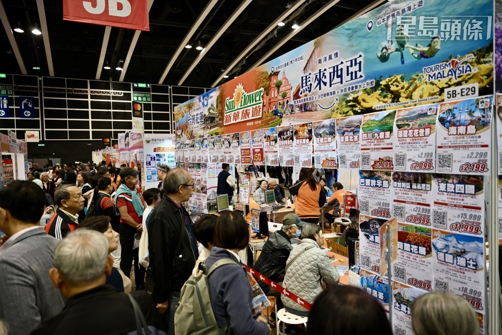 大批市民入場。