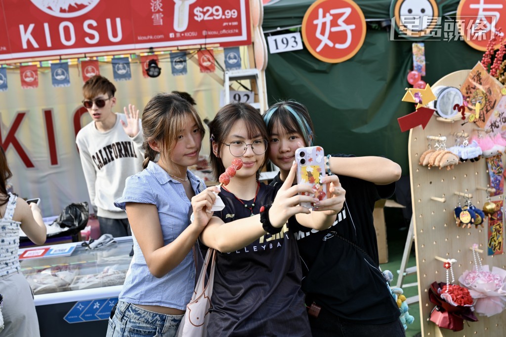 冰糖葫蘆和冰凍芒果大受歡迎。