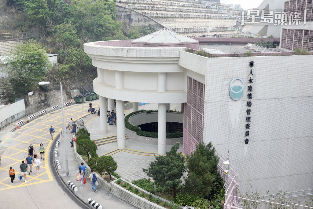 清明節掃墓情況。歐樂年攝 清明節掃墓情況。歐樂年攝