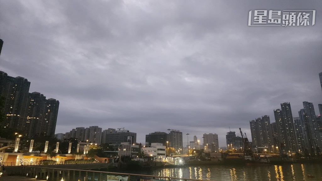 稍後局部地區有雷暴。黎志偉攝