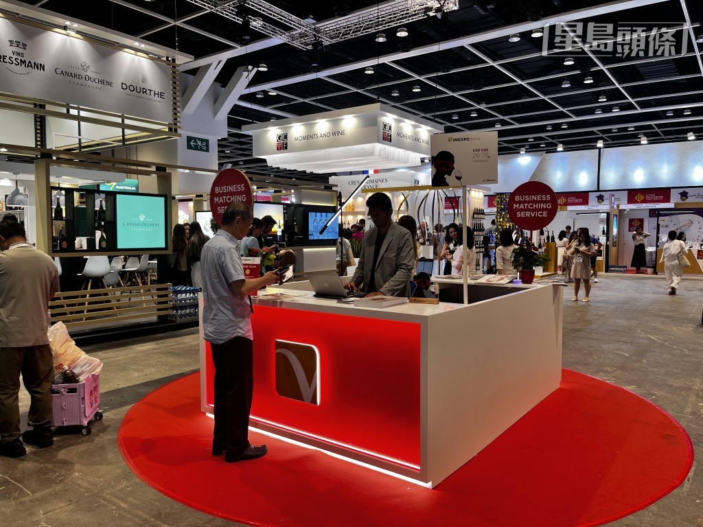有參展商指出,香港葡萄酒市場成熟,未來將著重提升顧客體驗及引進多元化酒類,迎合市場變化。 有參展商指出,香港葡萄酒市場成熟,未來將著重提升顧客體驗及引進多元化酒類,迎合市場變化。