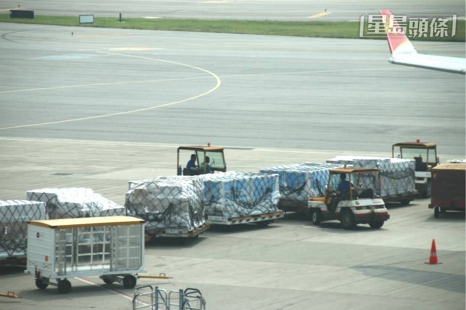 政府去年宣布輸入共2萬名外勞，航空業佔6300名。 資料圖片