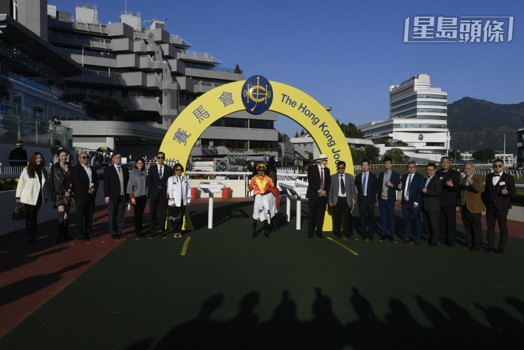「旗幟」與「包裝」系人馬一日拉兩次頭馬。