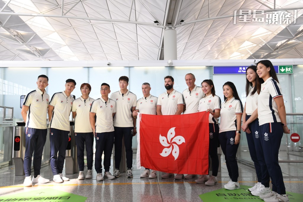 中國香港代表團出發前往杭州。（何健勇攝）