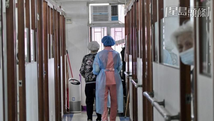 局方重申會根據院舍業整體護理員人手供求 ,適時調整配額數量,務求靈活快速地回應院舍業界人力供求變化 。資料圖片 局方重申會根據院舍業整體護理員人手供求 ,適時調整配額數量,務求靈活快速地回應院舍業界人力供求變化 。資料圖片