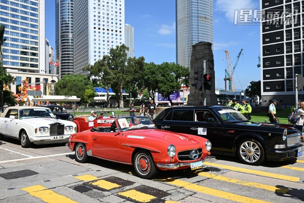 蕭澤頤出席經典名車巡遊賀國慶活動。