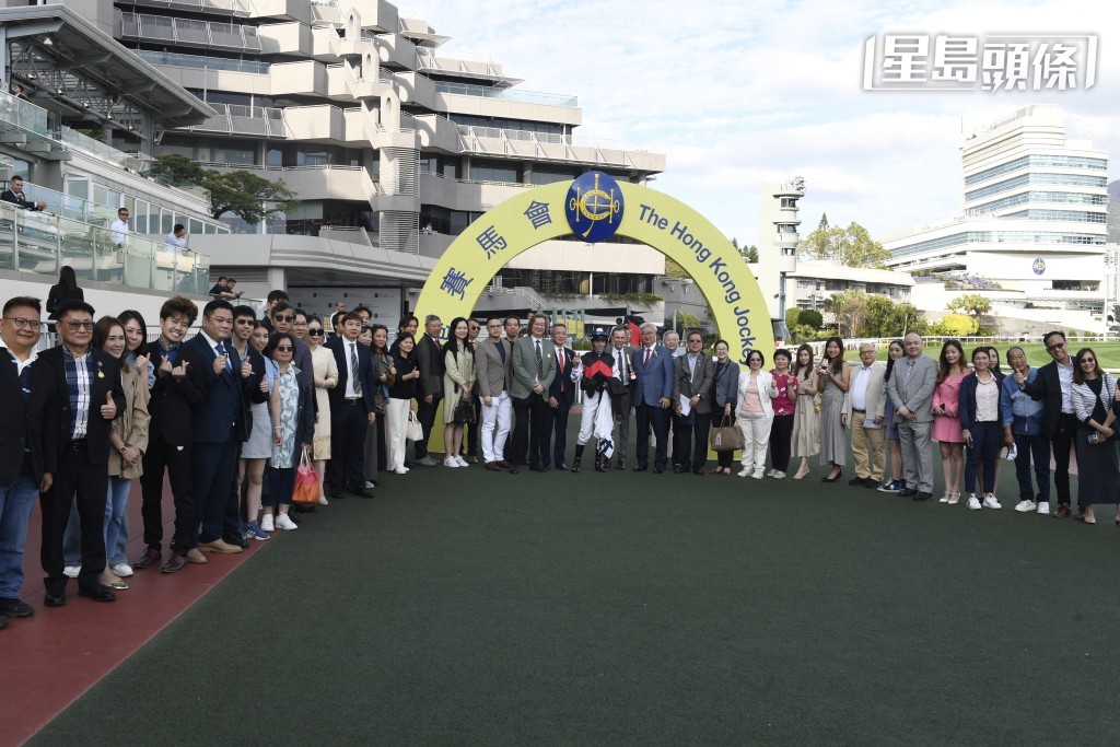 第八場競駿會 (圖) 派出「競駿輝煌」應戰，擺明有心搏殺，競駿會盃有望左手交右手？