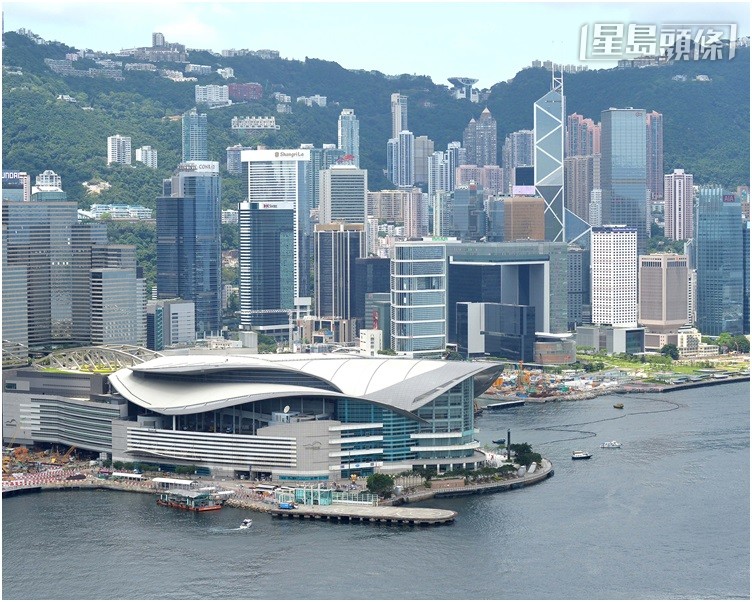 馬時亨續稱,香港是一個國際城市,對進出口貨品不設關稅,作為國家和全世界的「超級聯繫人」角色非常重要。資料圖片 馬時亨續稱,香港是一個國際城市,對進出口貨品不設關稅,作為國家和全世界的「超級聯繫人」角色非常重要。資料圖片