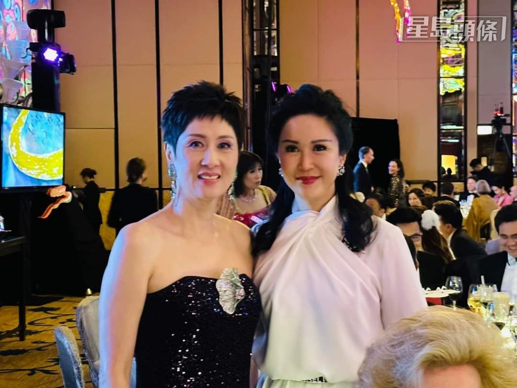 林黃寧艷(右)和領賢慈善基金主席王幼倫(左)。 林黃寧艷(右)和領賢慈善基金主席王幼倫(左)。