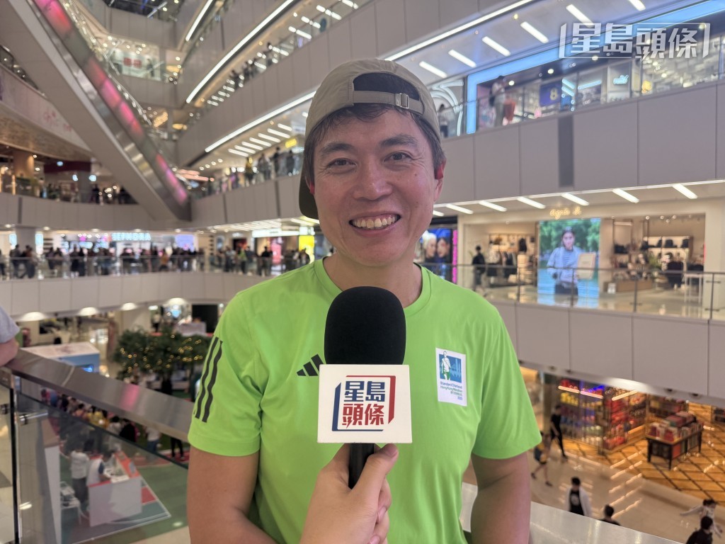 David表示,今次是第一次在商場觀看賽事直播,形容氣氛「很不錯」。 David表示,今次是第一次在商場觀看賽事直播,形容氣氛「很不錯」。