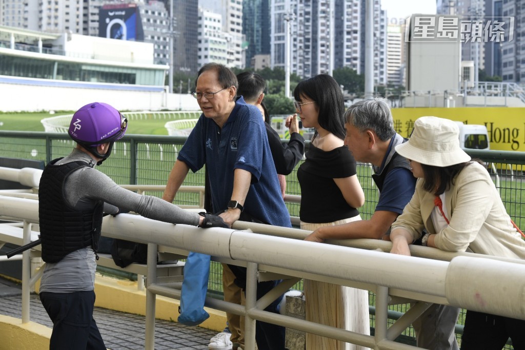 前香港馬會主席陳南祿熱愛賽馬，不時到跑馬地觀看試閘，今早也有到場觀看團體馬「富寶駒」出試。