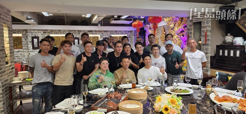  罗富全向来十分重视马房团队精神，一如往年，在马季开锣前，练者都会自掏腰包，筵开六席，宴请马房员工晚宴。