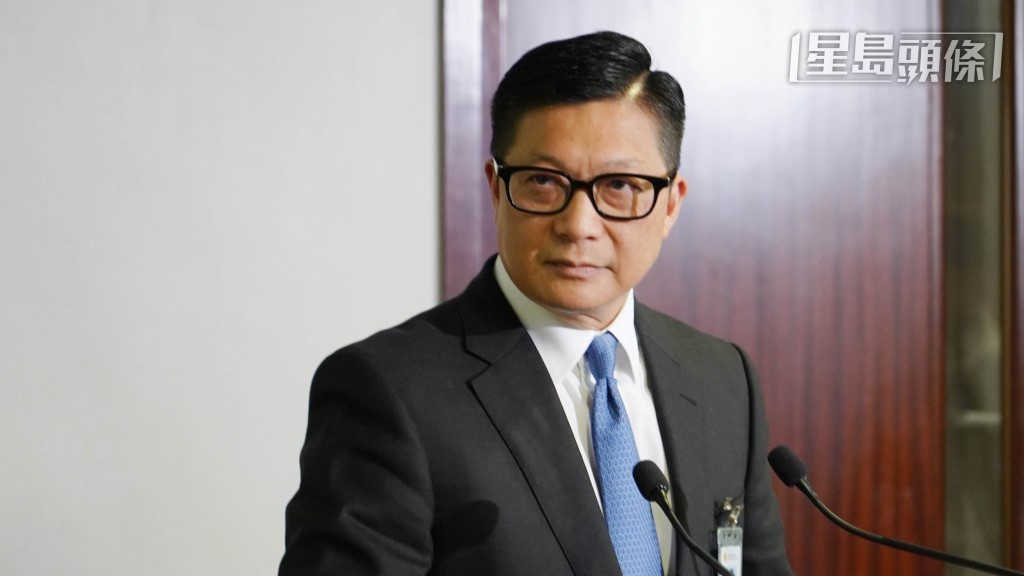鄧炳強指警方正積極研發新一代緊急電話系統,增設多媒體處理平台,讓市民除通話和打字,也可發送照片等多媒體資料報案和求助。資料圖片 鄧炳強指警方正積極研發新一代緊急電話系統,增設多媒體處理平台,讓市民除通話和打字,也可發送照片等多媒體資料報案和求助。資料圖片