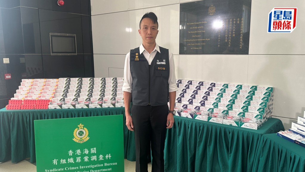 海關偵破一宗利用內河船走私及一宗走私受管制針劑及藥物案件。劉漢權攝
