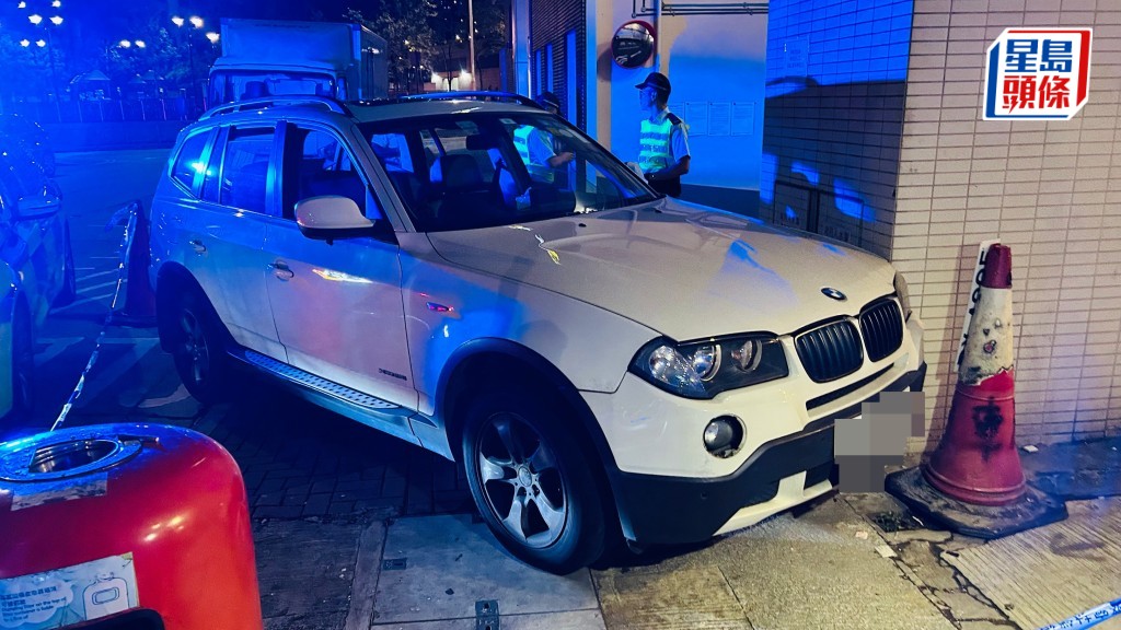 寶馬私家車逃避警員調查,最終失事撞牆,男司機棄車逃去。蔡楚輝攝