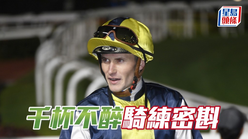 昨朝「千杯不醉」出跳完畢後，廖康銘走去接馬，更捉住霍宏聲傾了好長時間。