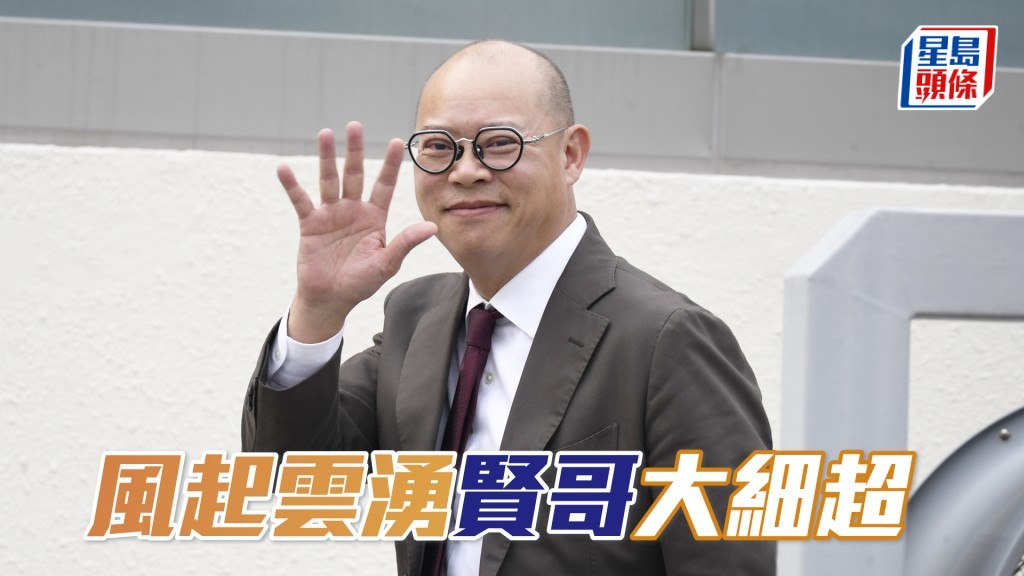  「風起雲湧」今朝操練前蘇偉賢走去機坪主持大局。