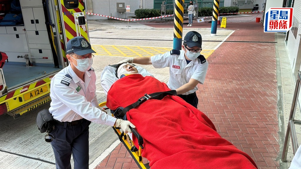 踩單車翻車受傷男子送院治理。梁國峰攝