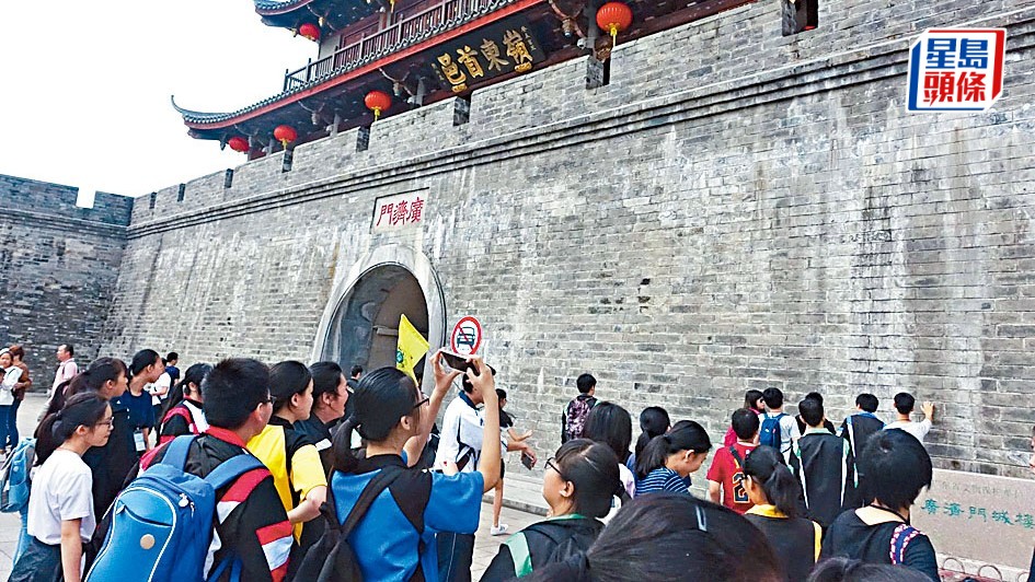 公民科考察團︱教育局 : 可派助教或教學助理隨團 承辦機構須辦簡介會說明突發事件應對。資料圖片