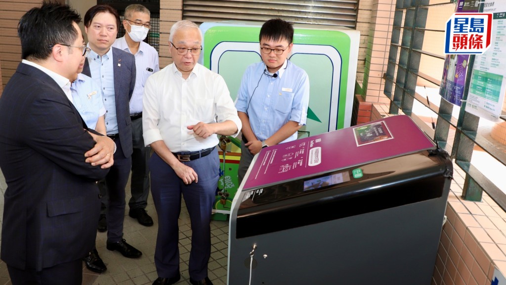 謝展寰指現時廚餘處理設施已具備篩選雜質 (包括塑膠袋) 的能力，市民可以安心使用塑膠袋盛載廚餘進行回收。謝展寰網誌