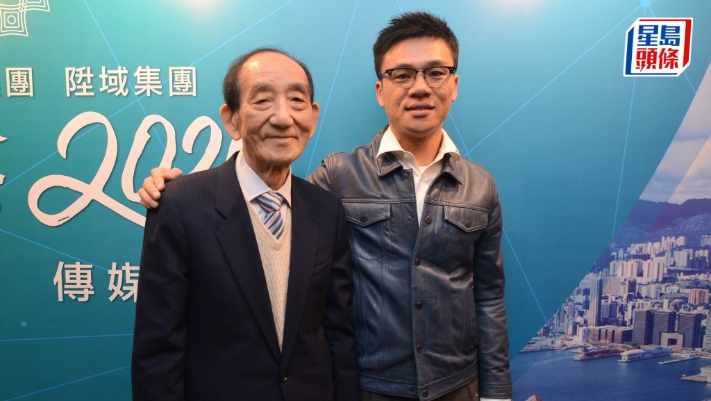 已故商人鄧成波與幼子鄧耀昇。資料圖片